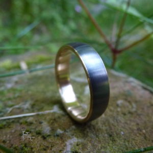 Samt I beim Versuch im Garten der Politur zu entkommen... Samt I beim Versuch im Garten der Politur zu entkommen... Tantal & 585er Rosegold